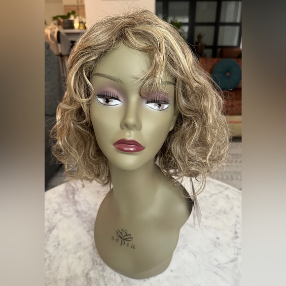 Vintage Rene Of Paris Wig #4106 Melissa (BROWN BLOND). - Picture 2 of 16